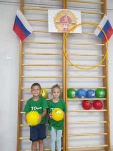 волонтеры ГТО Кокорины Лиза и Егор